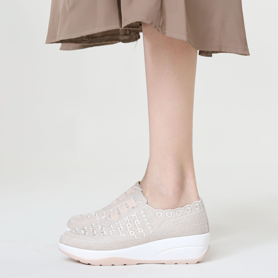Signature Stretch-Fit Comfort Sneaker