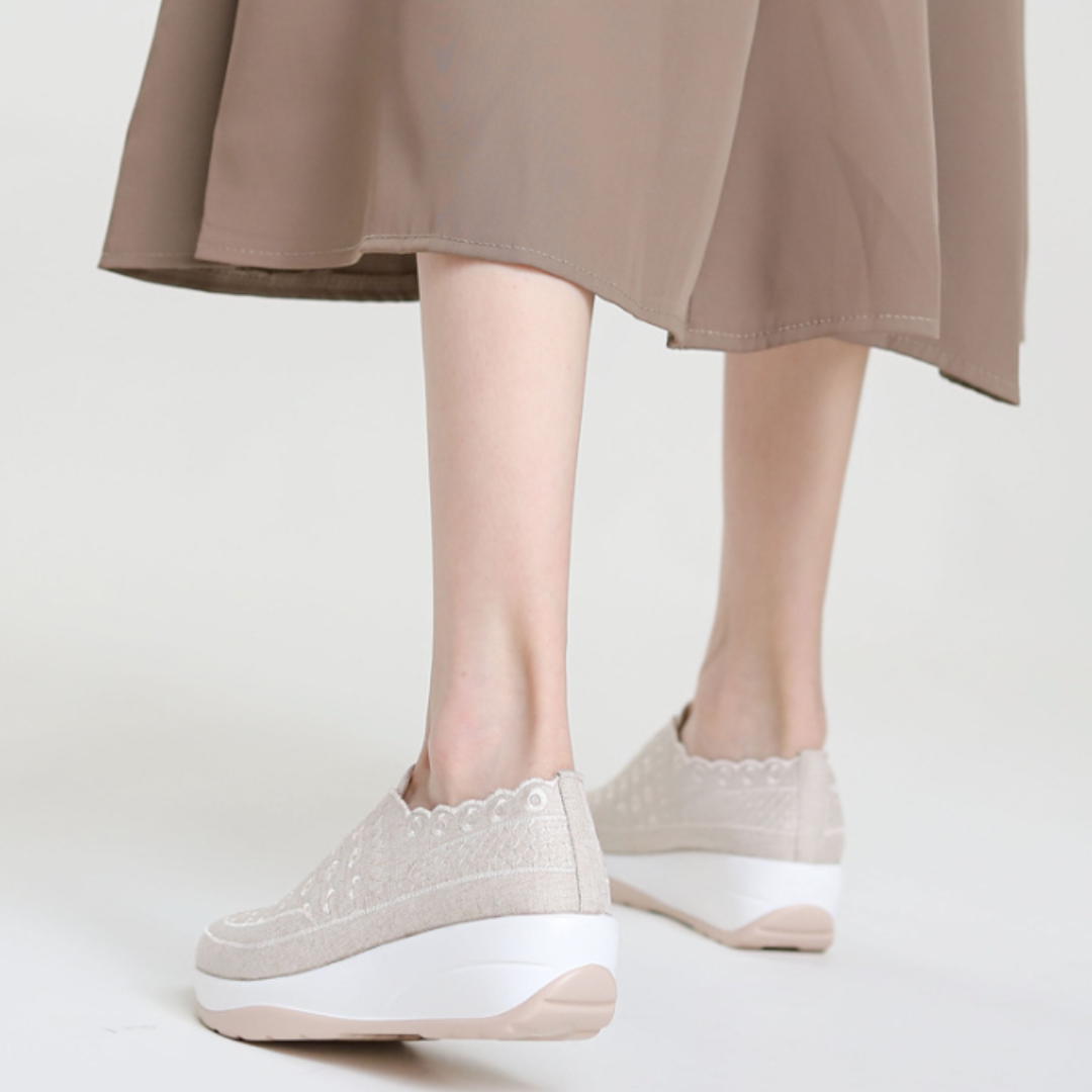Signature Stretch-Fit Comfort Sneaker