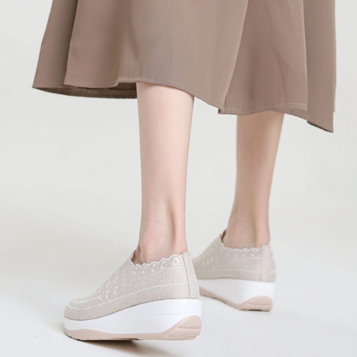 Signature Stretch-Fit Comfort Sneaker
