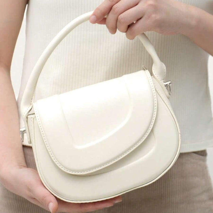 Ava – Stylish Minimalist Designer Saddle Bags