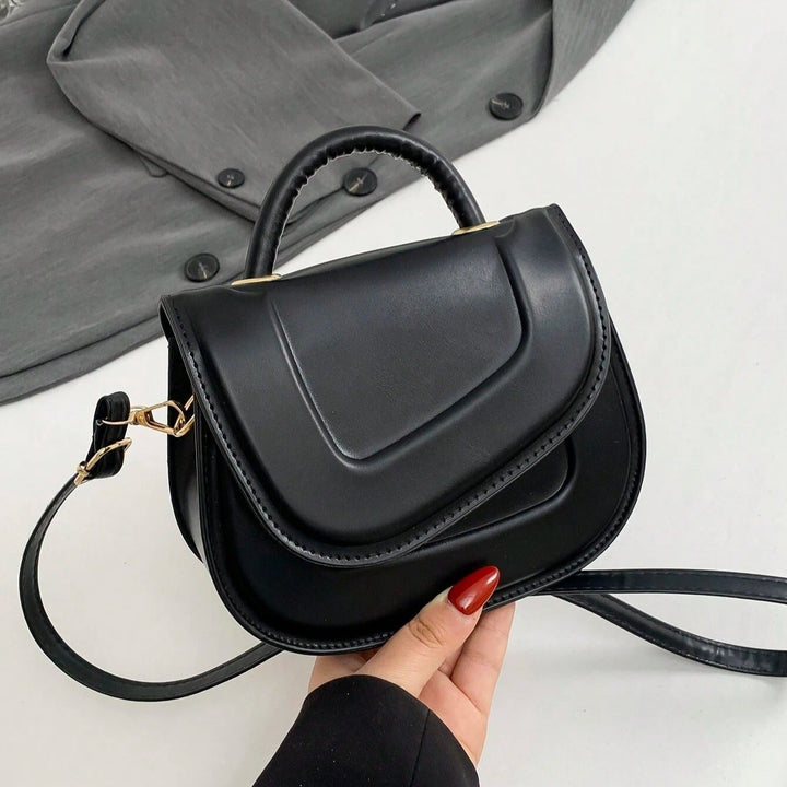 Ava – Stylish Minimalist Designer Saddle Bags
