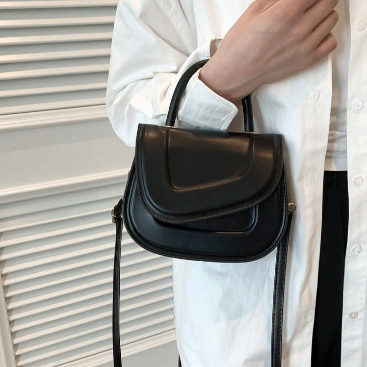 Ava – Stylish Minimalist Designer Saddle Bags