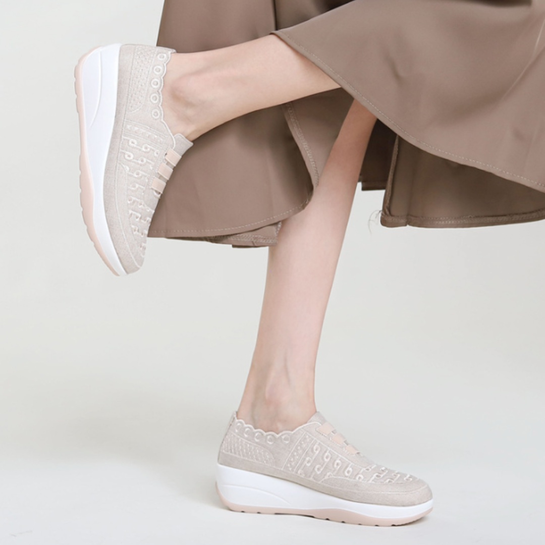 Signature Stretch-Fit Comfort Sneaker