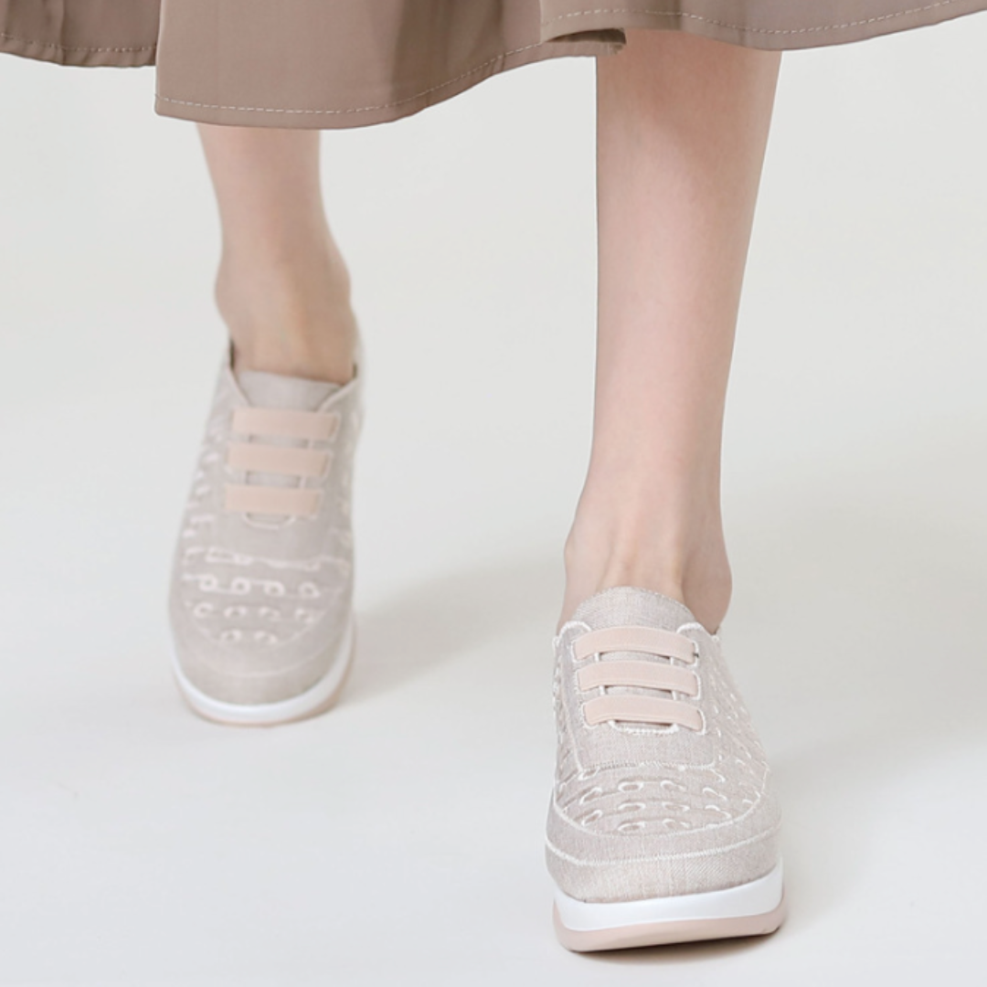Signature Stretch-Fit Comfort Sneaker